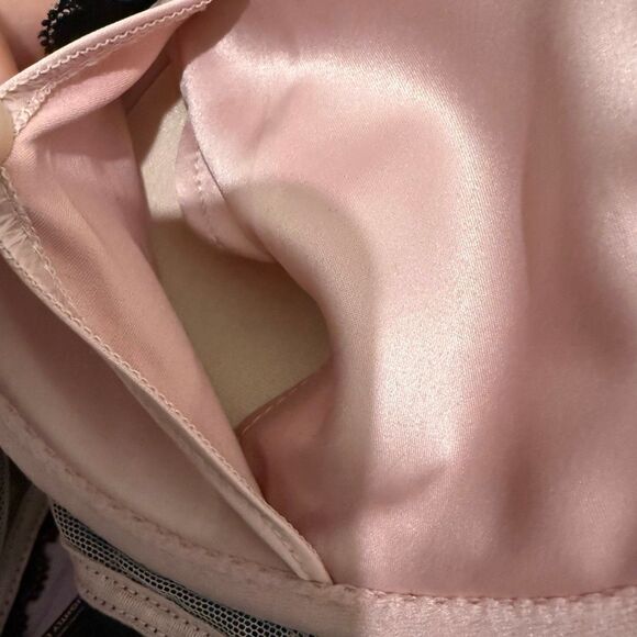 Victoria’s Secret Luxe Lace Lightly padded plunge Bra size 34C - Picture 8 of 8